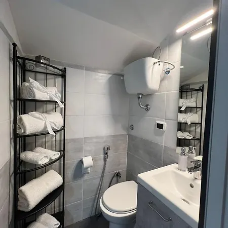 House Della Grotta Apartment *