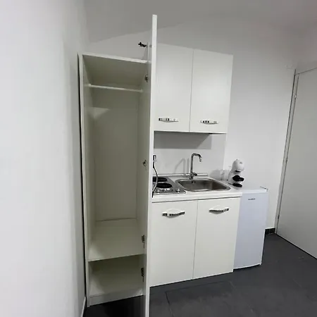 House Della Grotta Apartment *