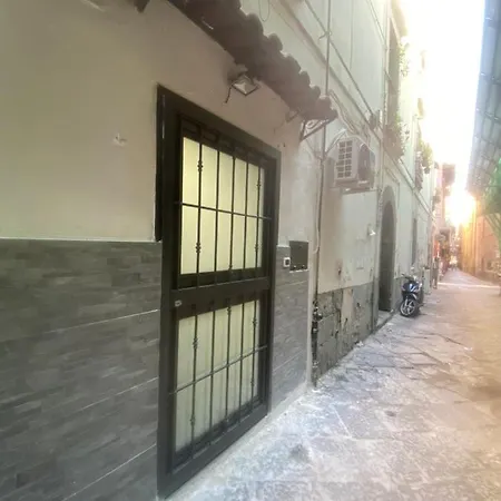 House Della Grotta * Naples
