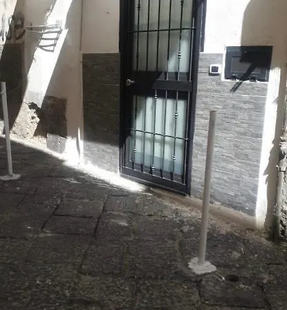 House Della Grotta Naples
