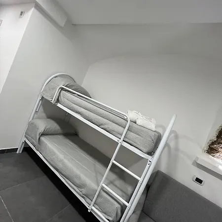 House Della Grotta * Neapol